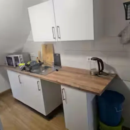 Schoene Vollausgestattete Monteurs- Gaestewohnung Naehe Raffinerie Leuna Und Geiseltalsee 0307 Apartment