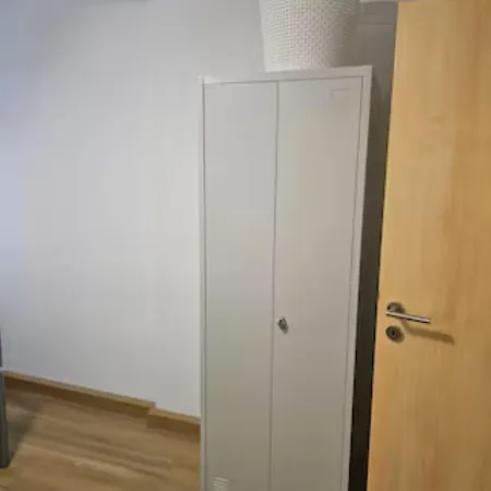 Schoene Vollausgestattete Monteurs- Gaestewohnung Naehe Raffinerie Leuna Und Geiseltalsee 0307 *
