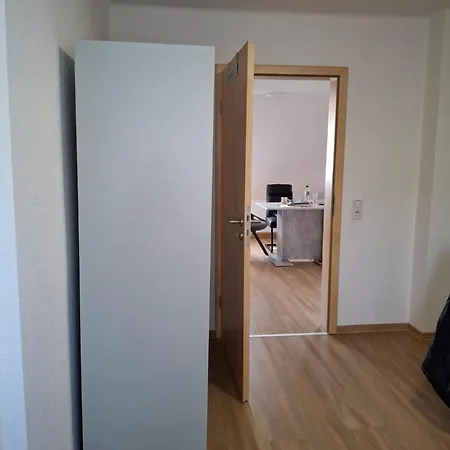 Schoene Vollausgestattete Monteurs- Gaestewohnung Naehe Raffinerie Leuna Und Geiseltalsee 0307