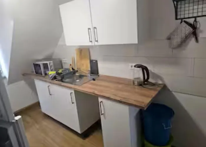 Schöne Vollausgestattete Monteurs- Gästewohnung Nähe Raffinerie Leuna Und Geiseltalsee Für 2 Personen 7 Apartment