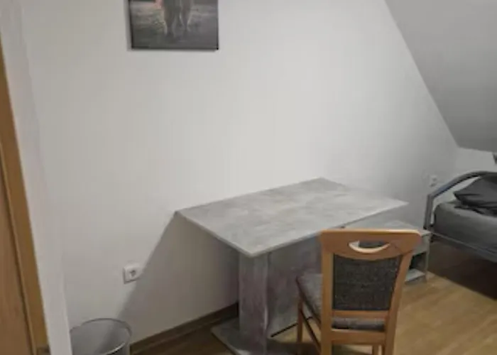 Apartment Schöne Vollausgestattete Monteurs- Gästewohnung Nähe Raffinerie Leuna Und Geiseltalsee Für 2 Personen 7 Braunsbedra