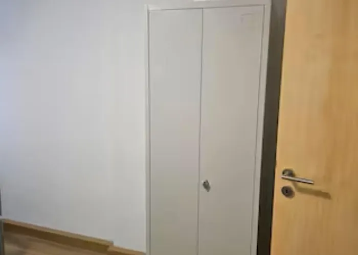 Schöne Vollausgestattete Monteurs- Gästewohnung Nähe Raffinerie Leuna Und Geiseltalsee Für 2 Personen 7 *